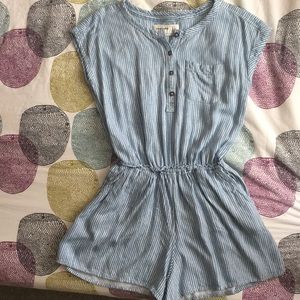 Blue and white striped roper